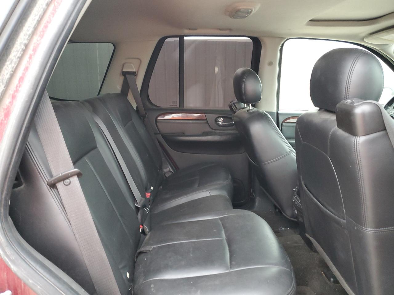 GMC Envoy Image 2