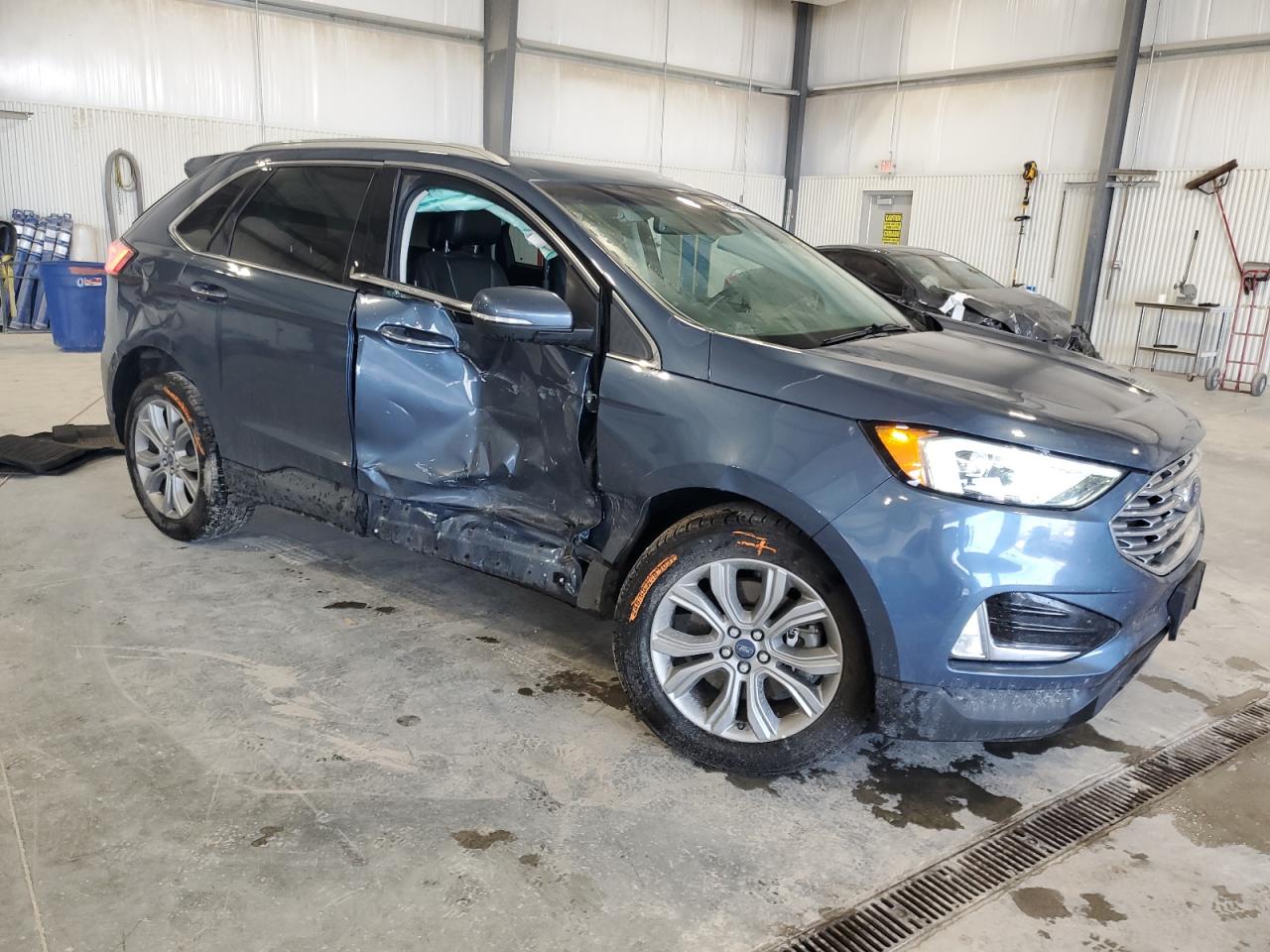 Ford Edge Titanium Image 2