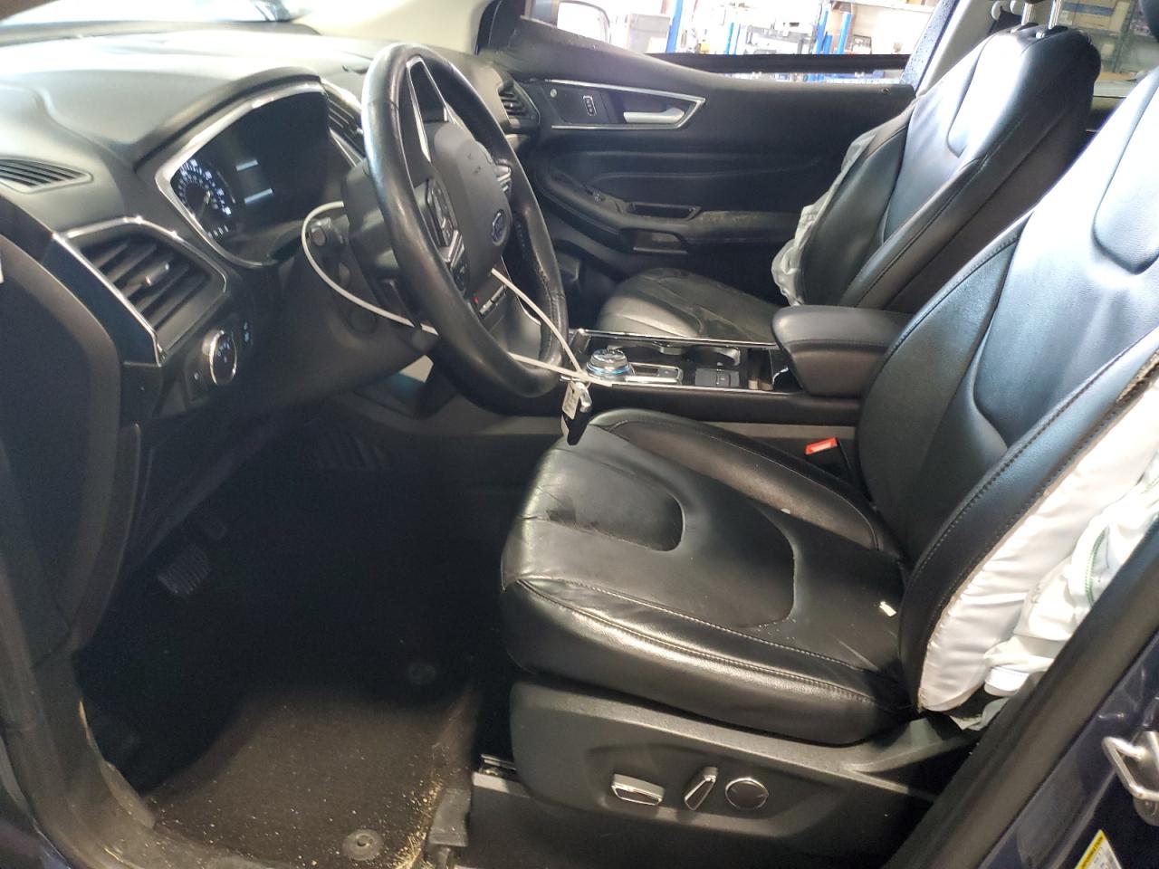 Ford Edge Titanium Image 3