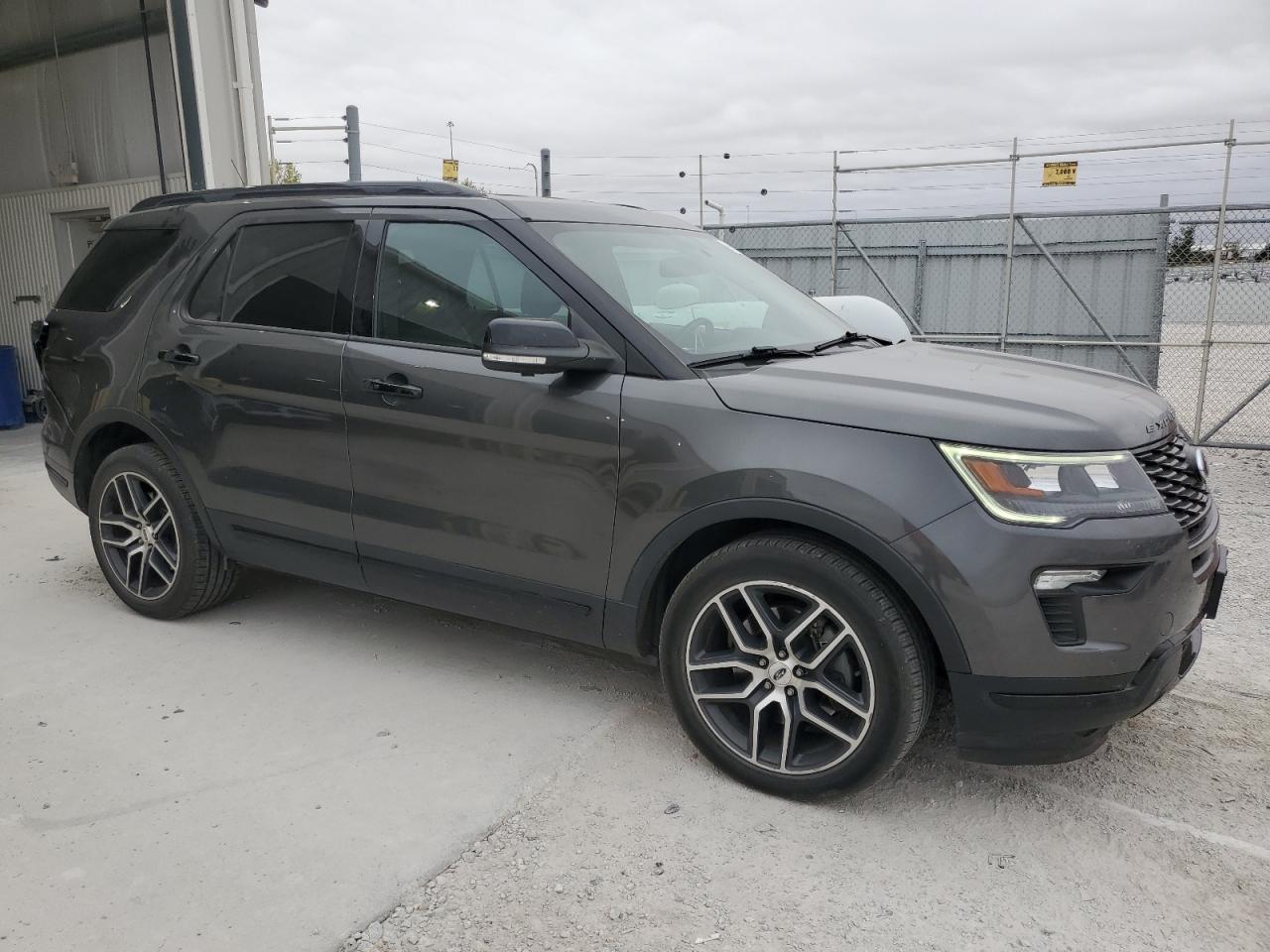 Ford Explorer Sport Image 4