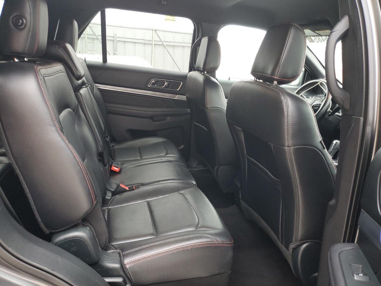 Ford Explorer Sport Image 11