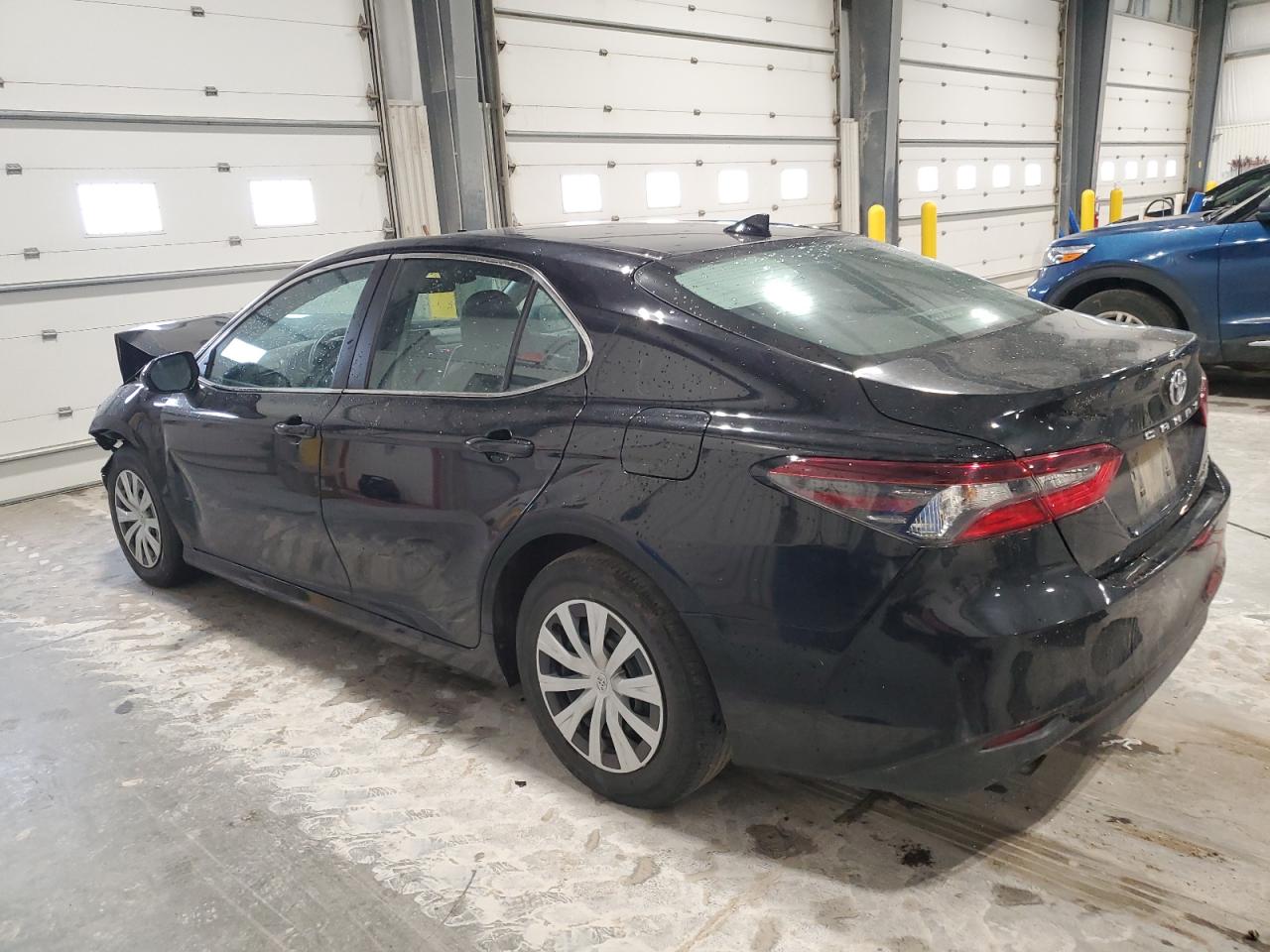 Toyota Camry Le Image 2