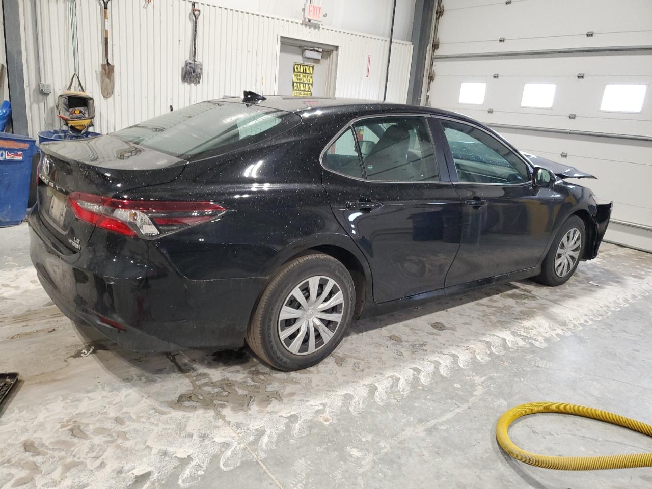 Toyota Camry Le Image 7