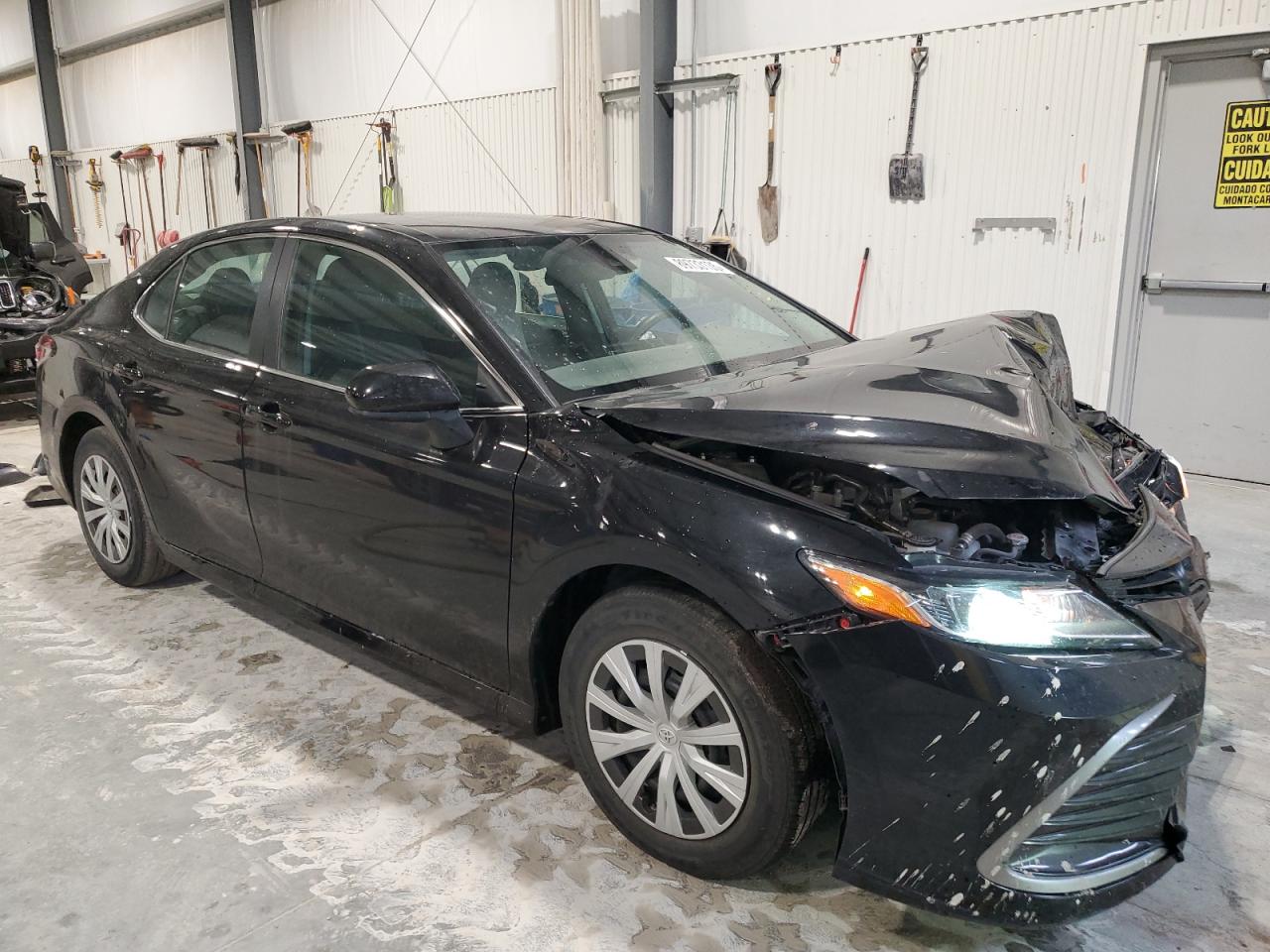 Toyota Camry Le Image 3