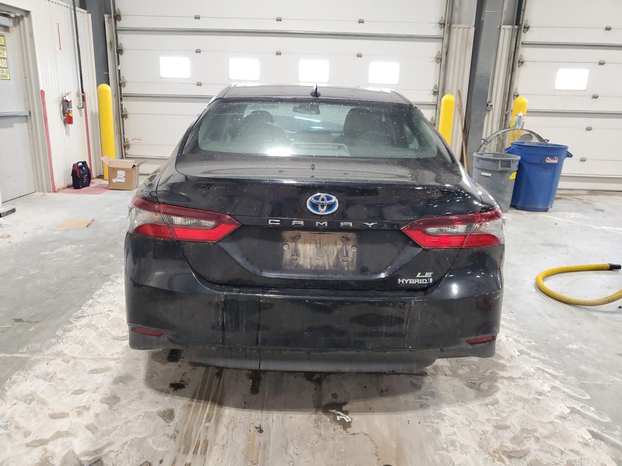 Toyota Camry Le Image 8