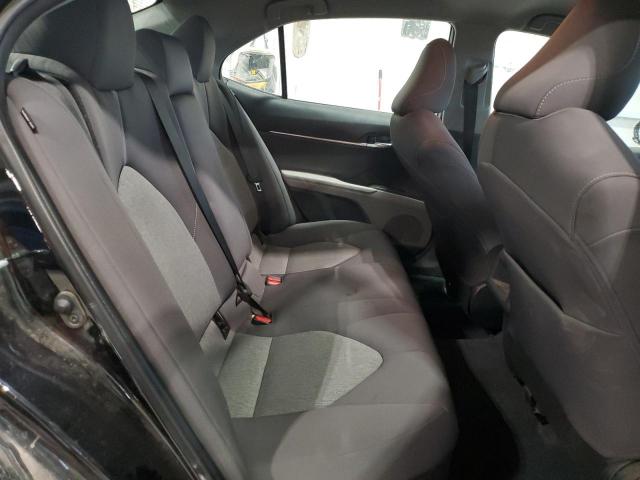 Toyota Camry Le Image 10