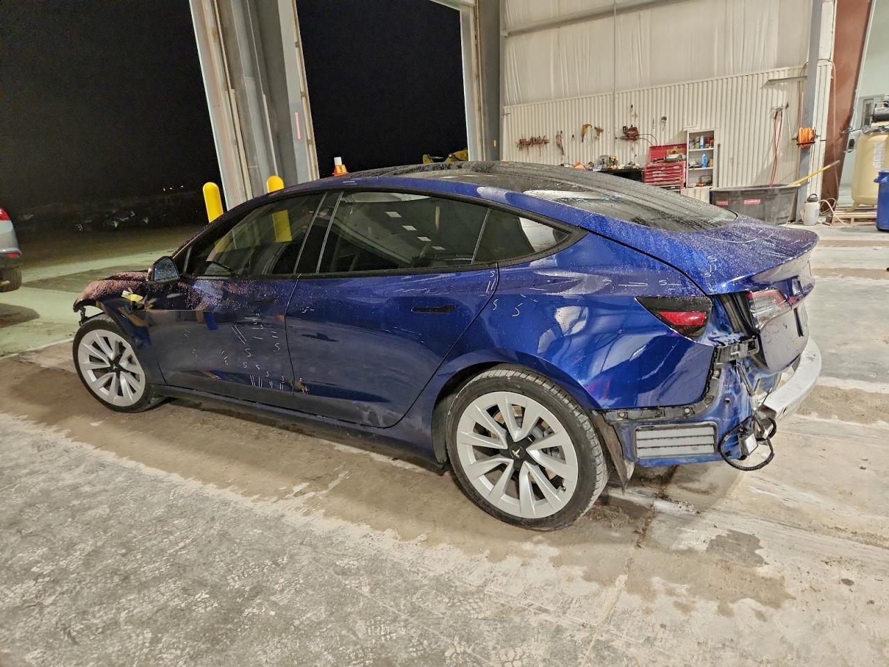 Tesla Model 3 Image 8