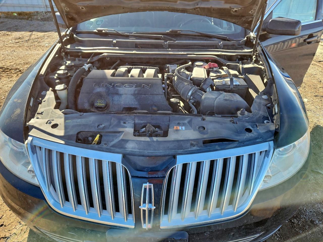 Lincoln MKS Image 10