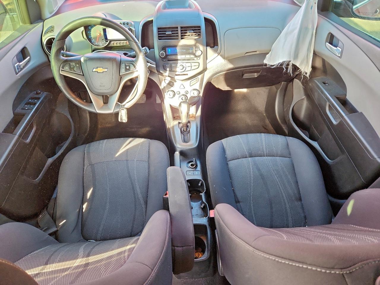 Chevrolet Sonic Lt Image 4