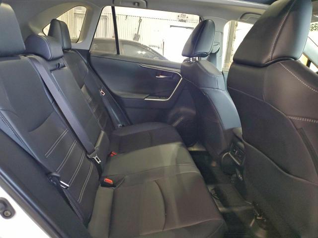Toyota RAV4 Limited Image 10