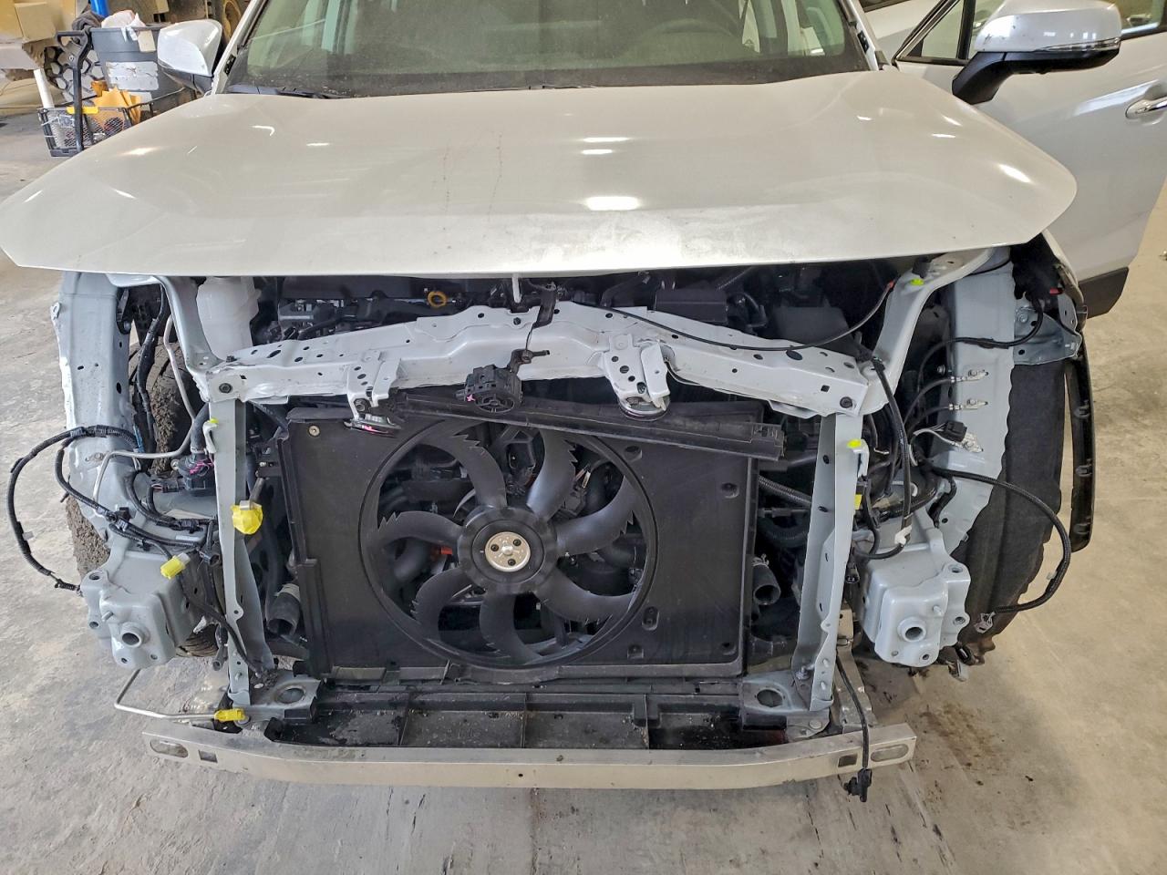 Toyota RAV4 Limited Image 9