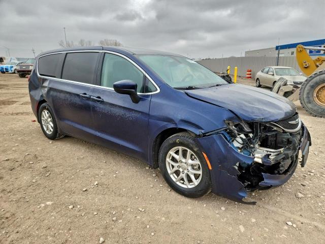 Chrysler Pacifica Touring Image 12