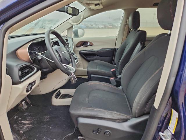 Chrysler Pacifica Touring Image 10