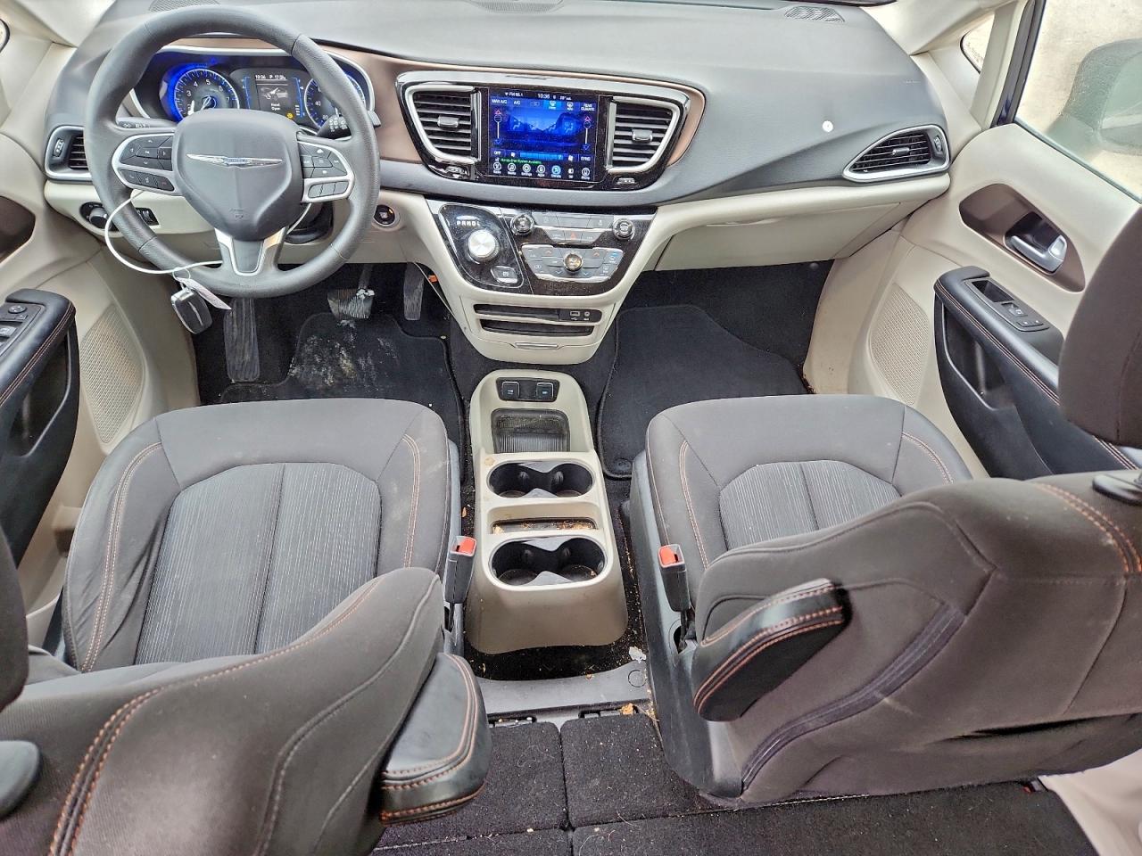 Chrysler Pacifica Touring Image 13