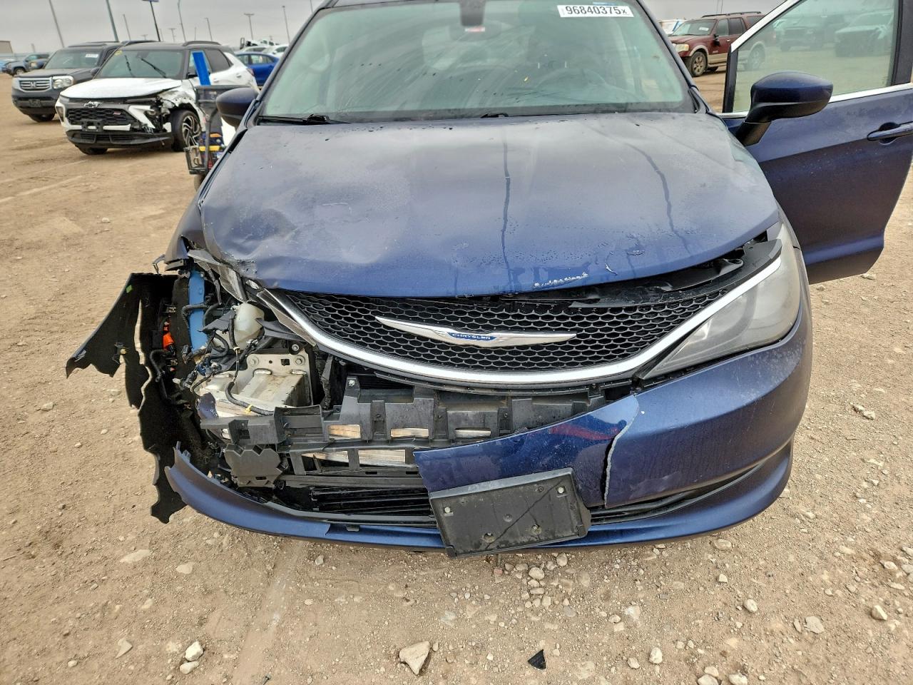 Chrysler Pacifica Touring Image 5