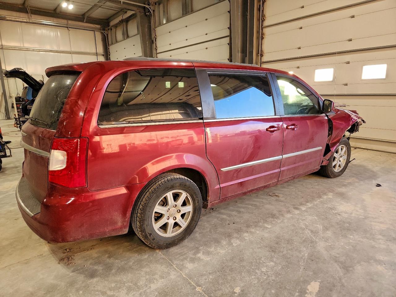 Chrysler Minivan Touring Image 4