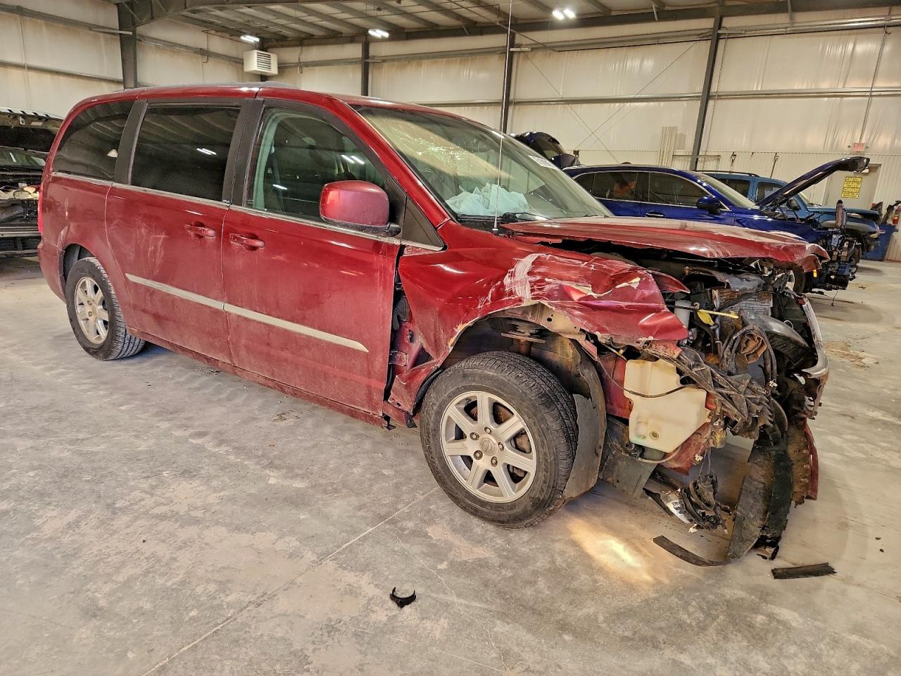 Chrysler Minivan Touring Image 3