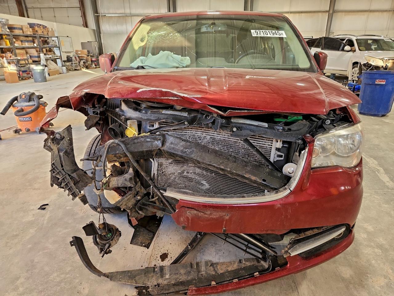 Chrysler Minivan Touring Image 2