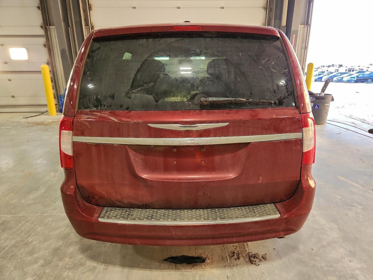 Chrysler Minivan Touring Image 8