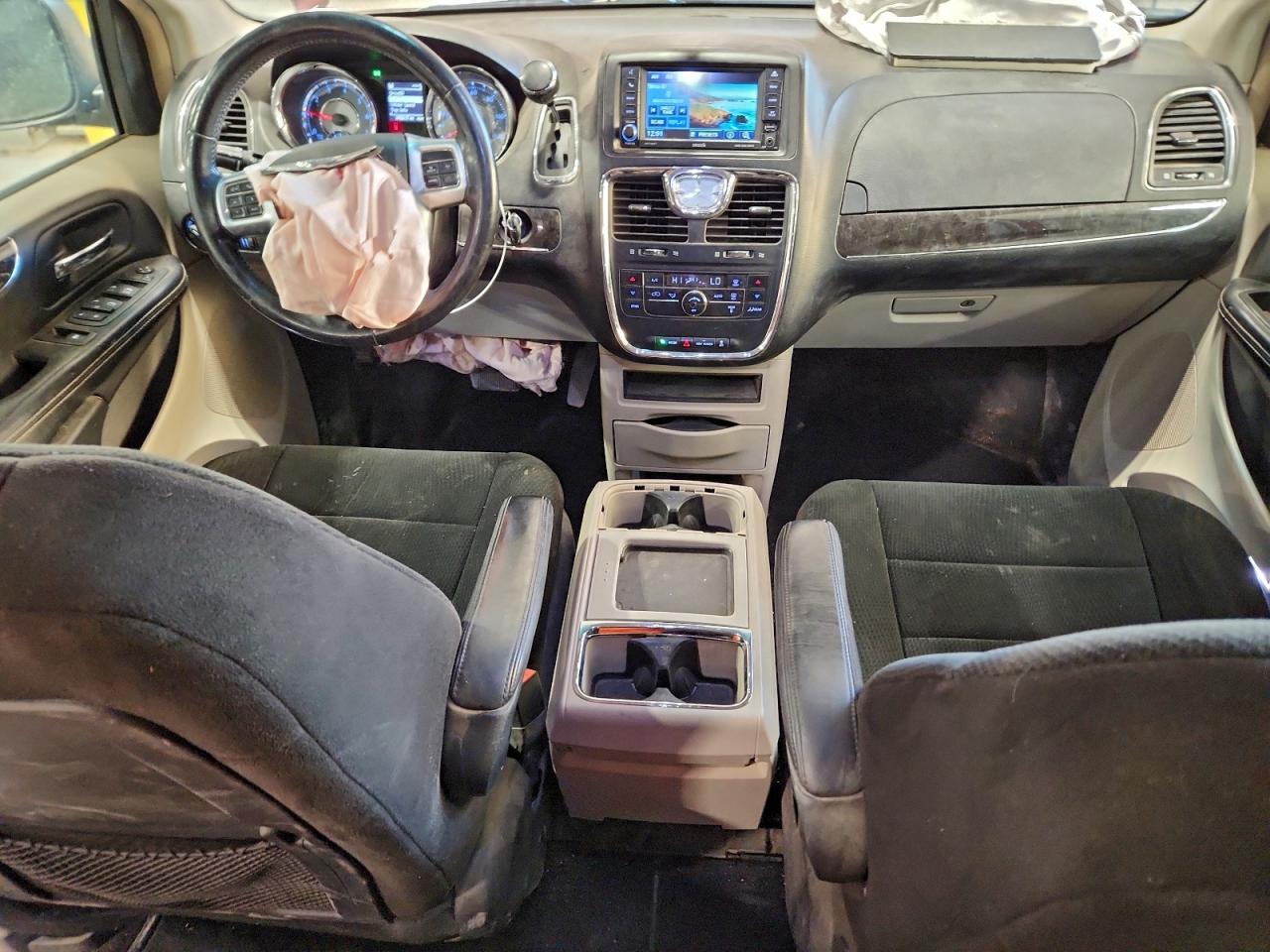 Chrysler Minivan Touring Image 7