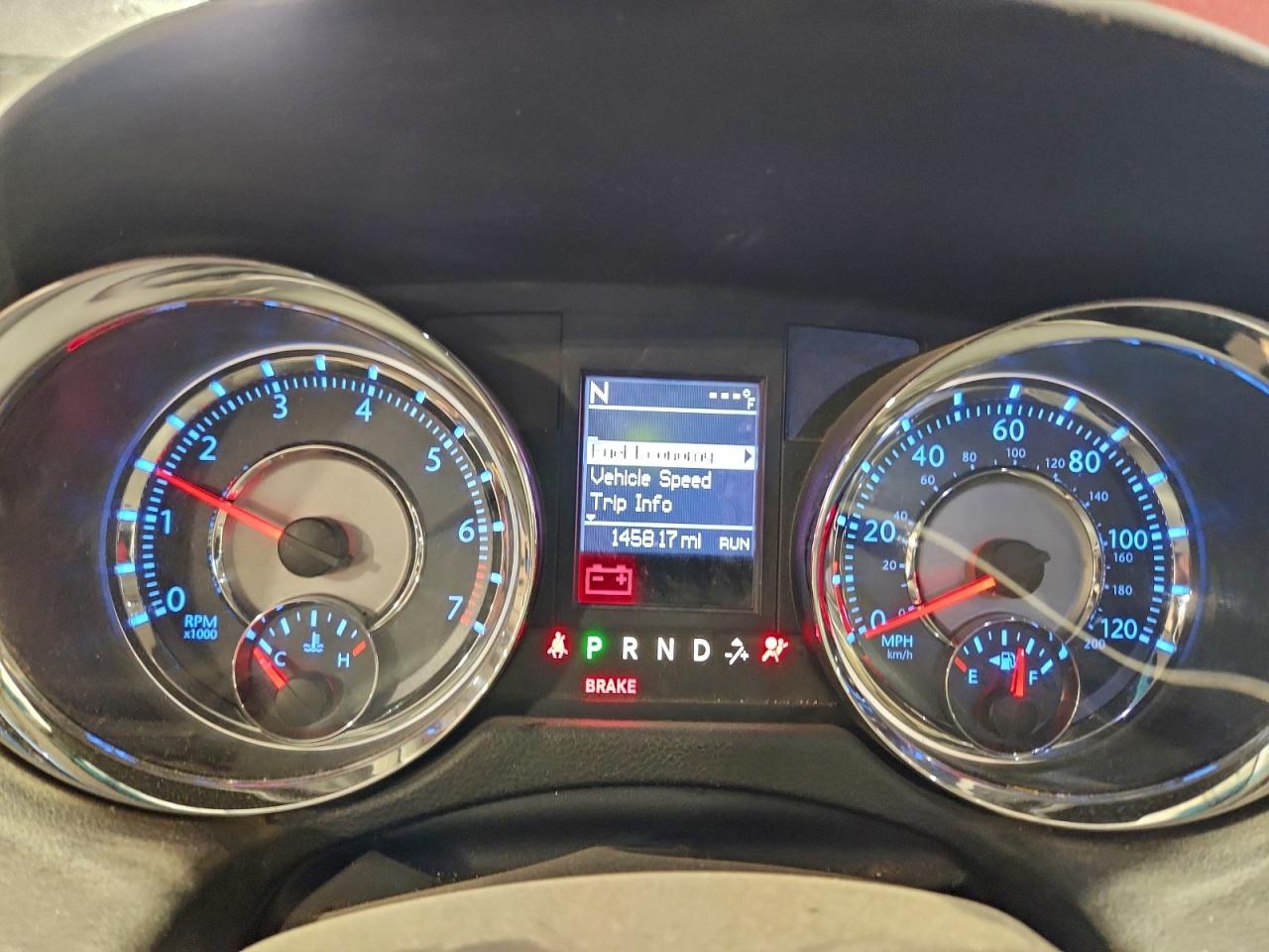 Chrysler Minivan Touring Image 5