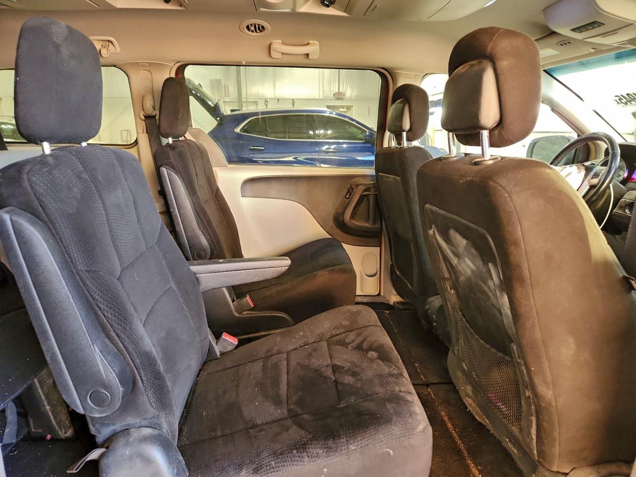 Chrysler Minivan Touring Image 10