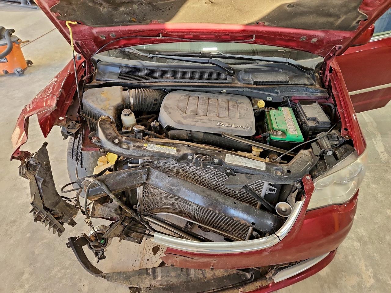 Chrysler Minivan Touring Image 12