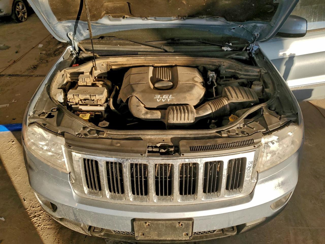 Jeep Grand Cherokee Laredo Image 2