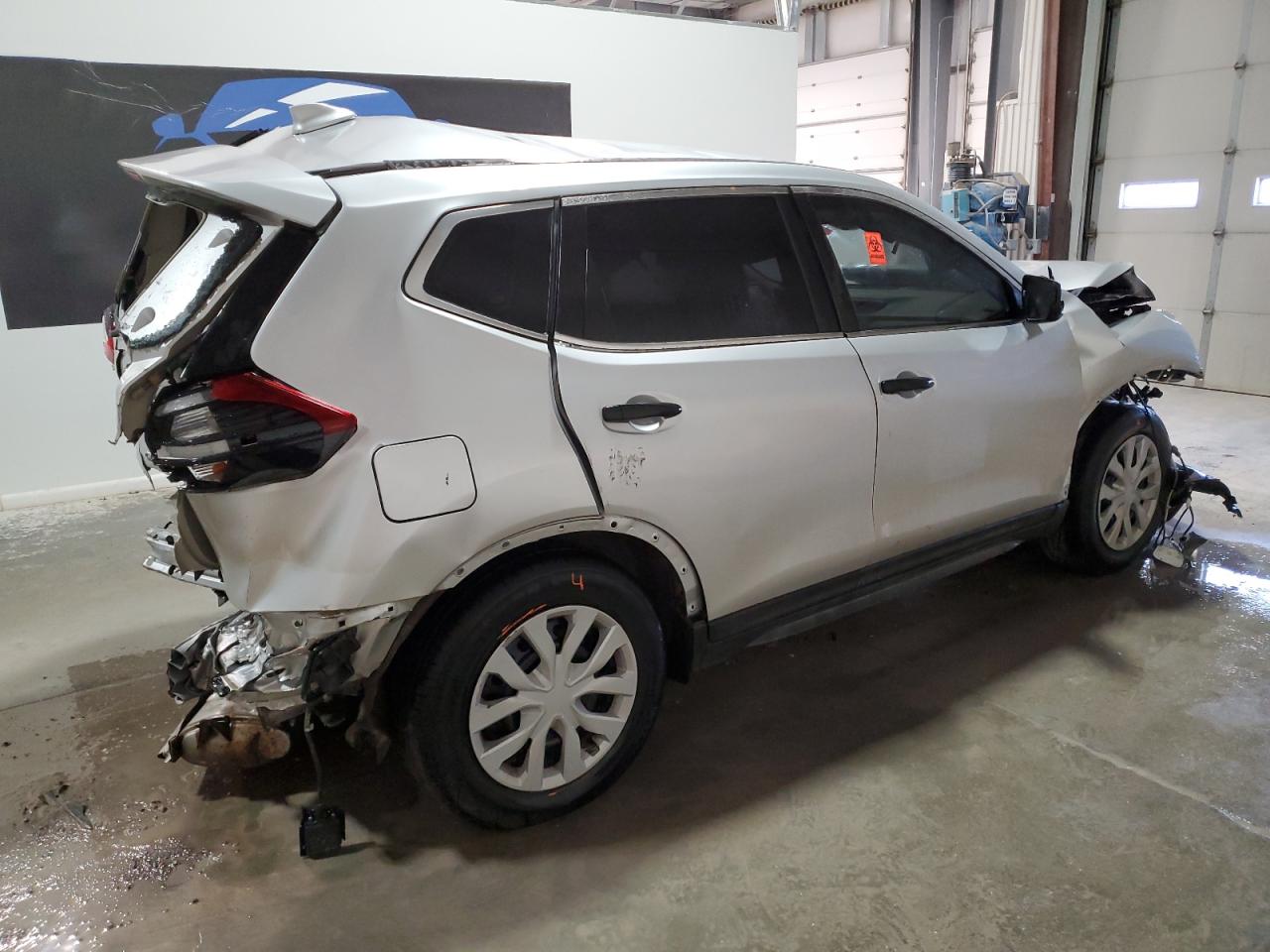 Nissan Rogue S Image 3