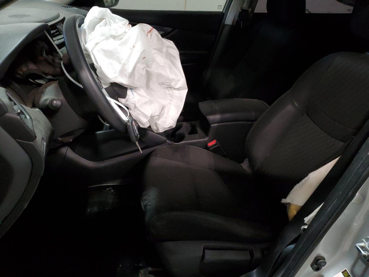 Nissan Rogue S Image 5