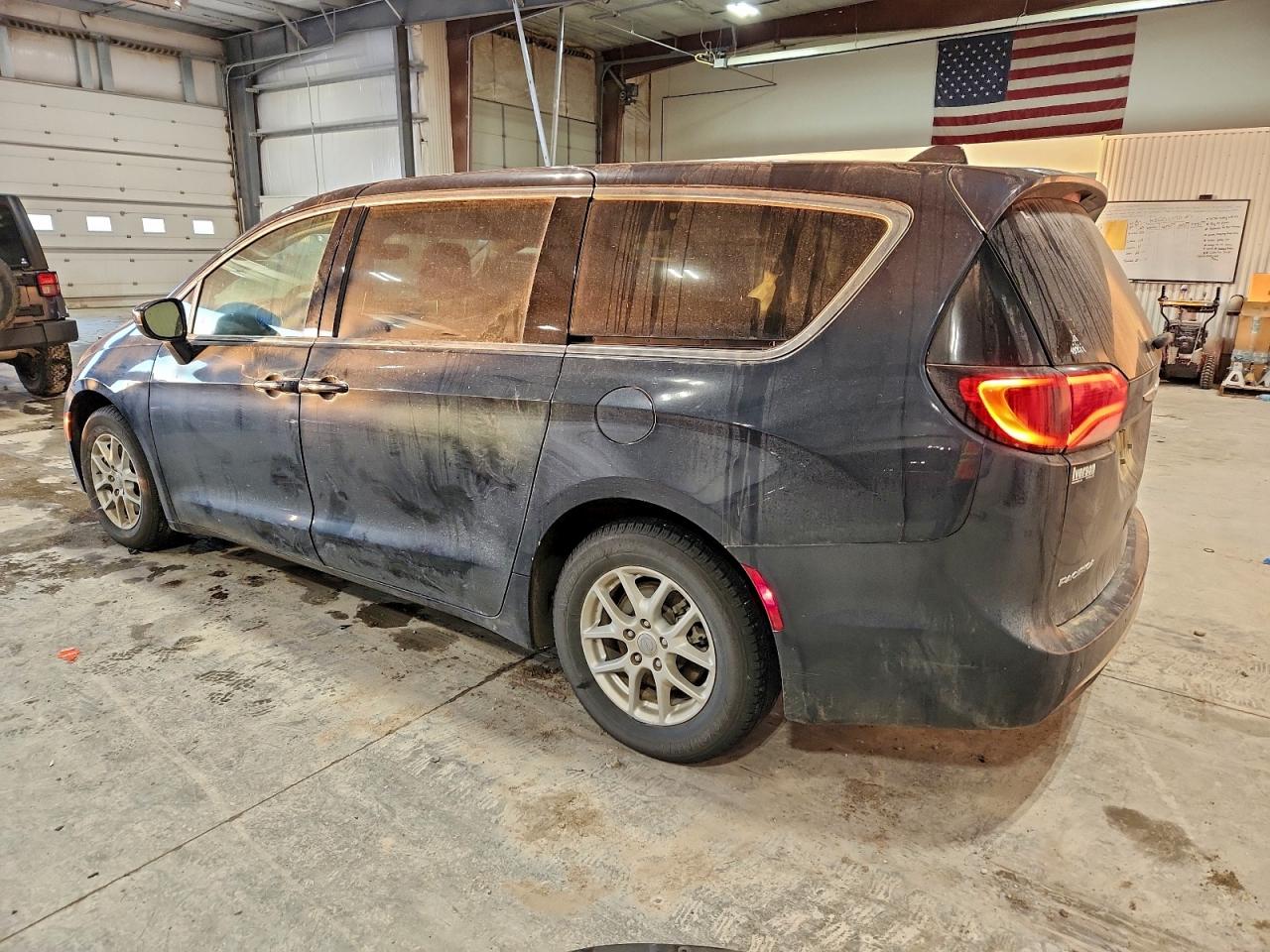 Chrysler Pacifica Touring Image 7