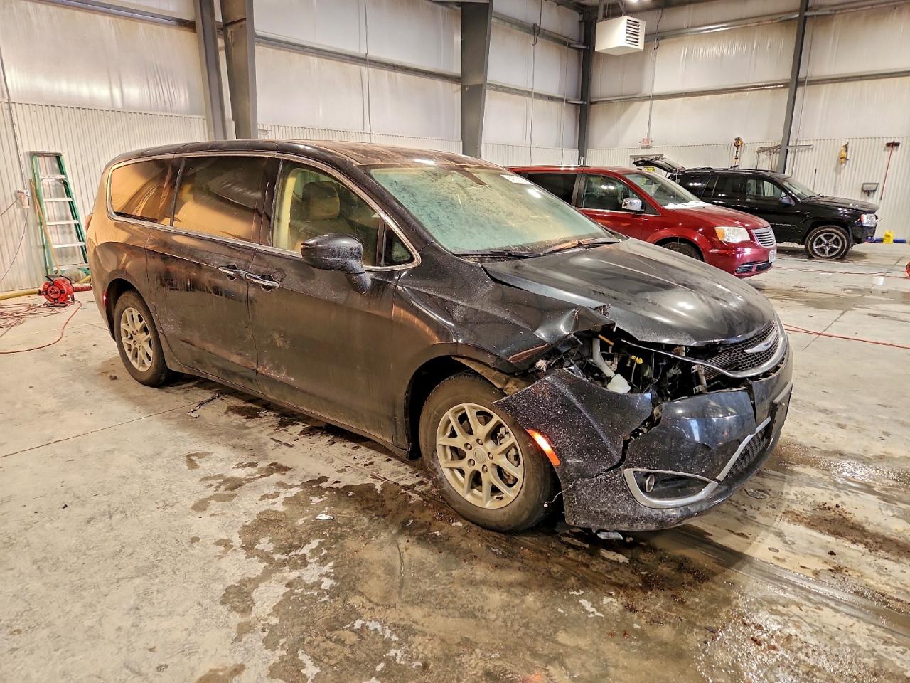 Chrysler Pacifica Touring Image 6