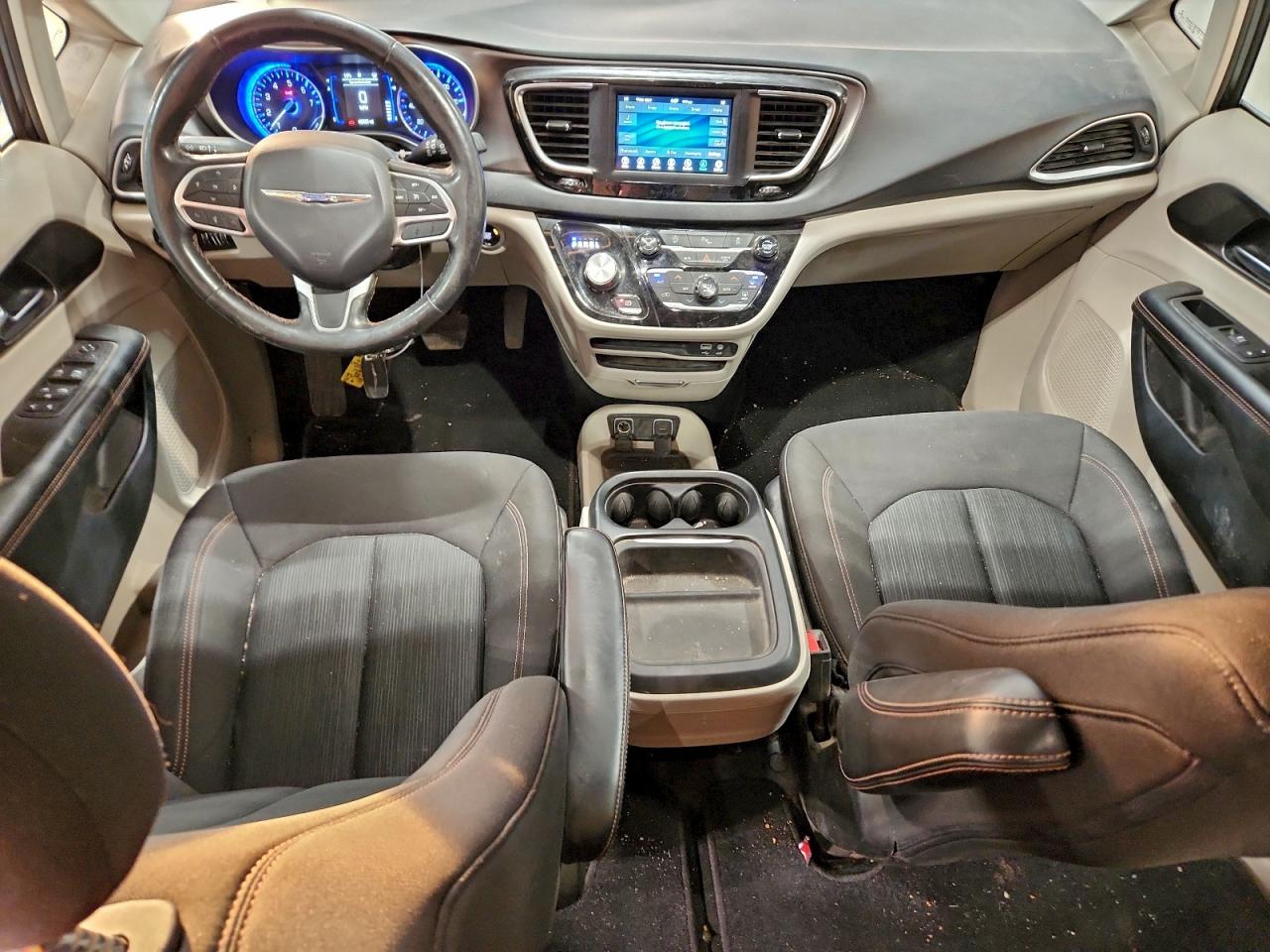 Chrysler Pacifica Touring Image 13