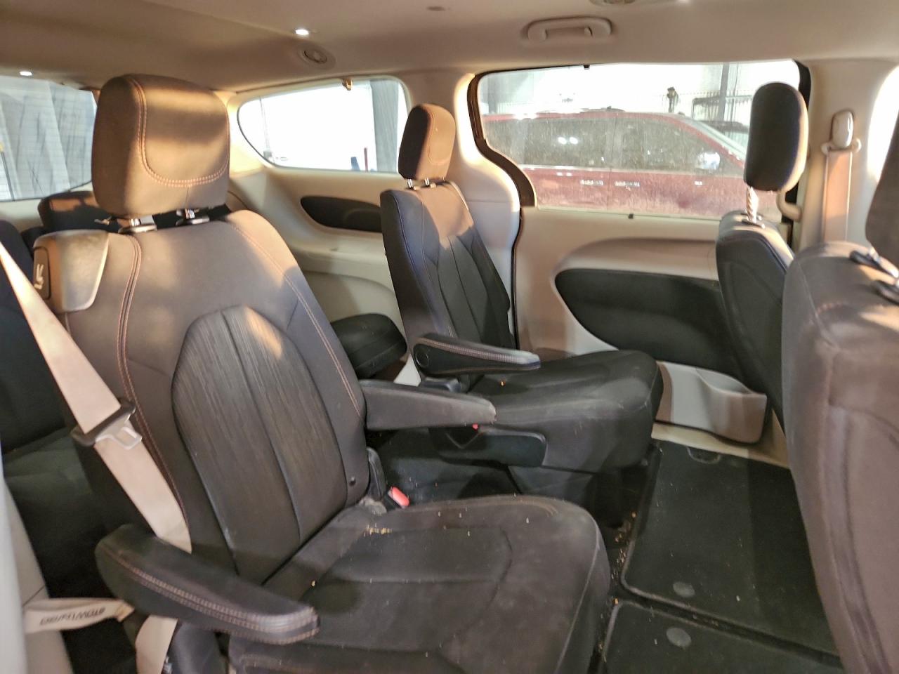 Chrysler Pacifica Touring Image 9