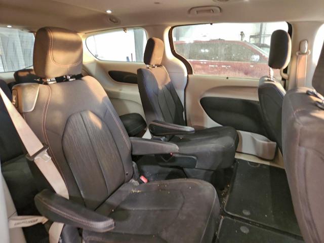 Chrysler Pacifica Touring Image 9