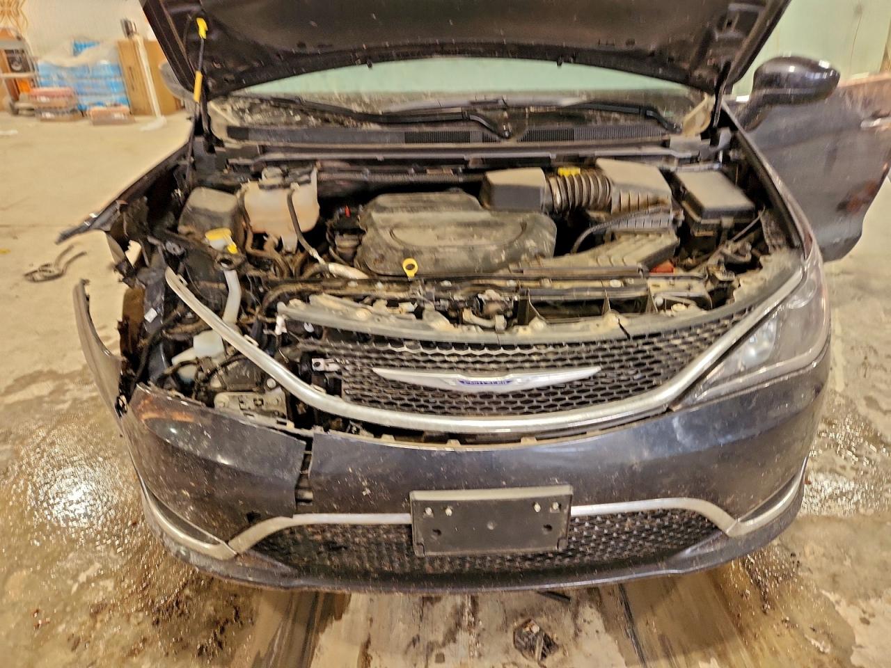 Chrysler Pacifica Touring Image 12