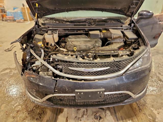 Chrysler Pacifica Touring Image 12