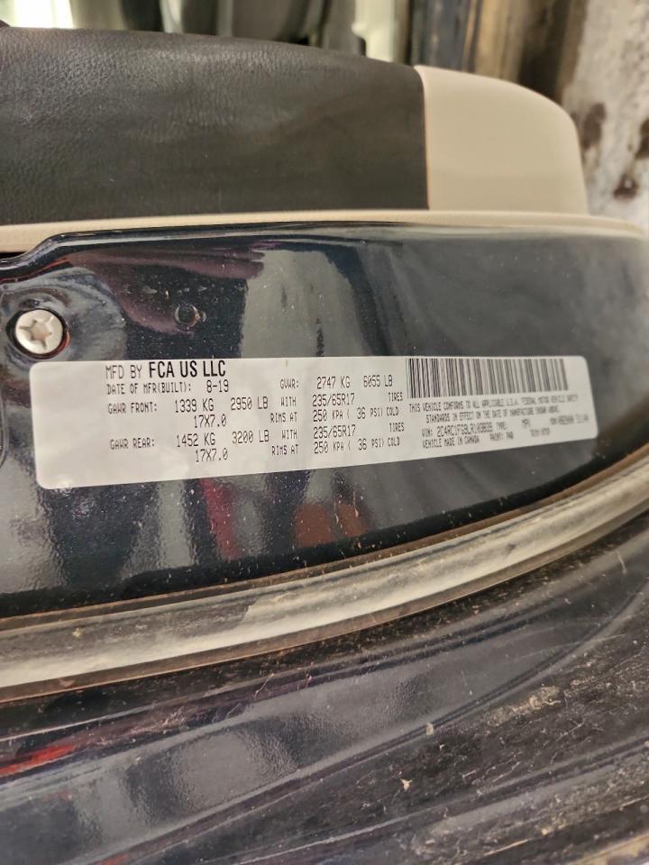 Chrysler Pacifica Touring Image 3