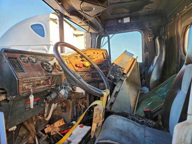 Freightliner Convention Fld120 Image 10