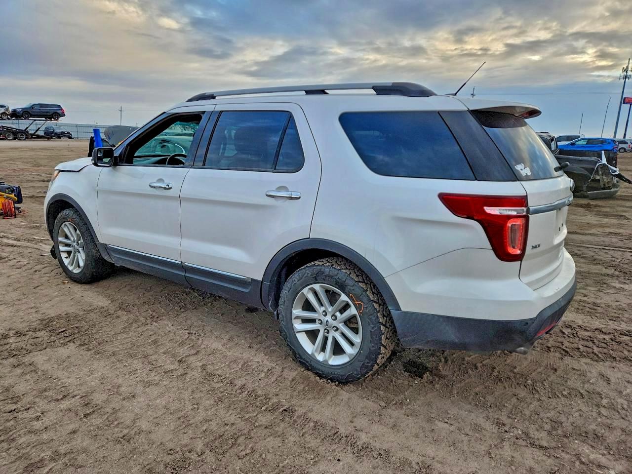 Ford Explorer Xlt Image 6