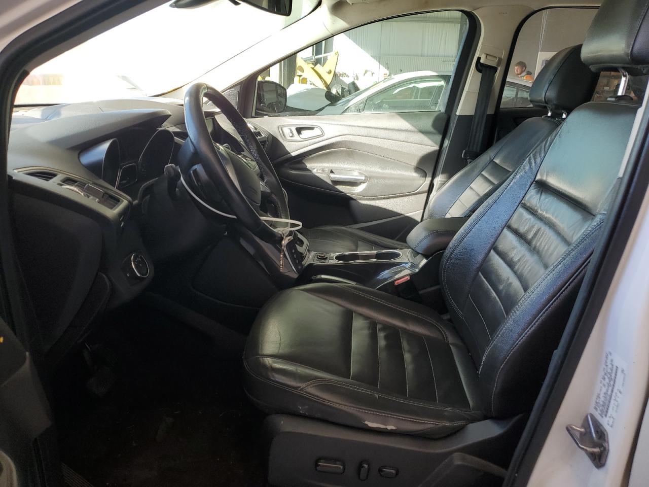 Ford Escape Titanium Image 2