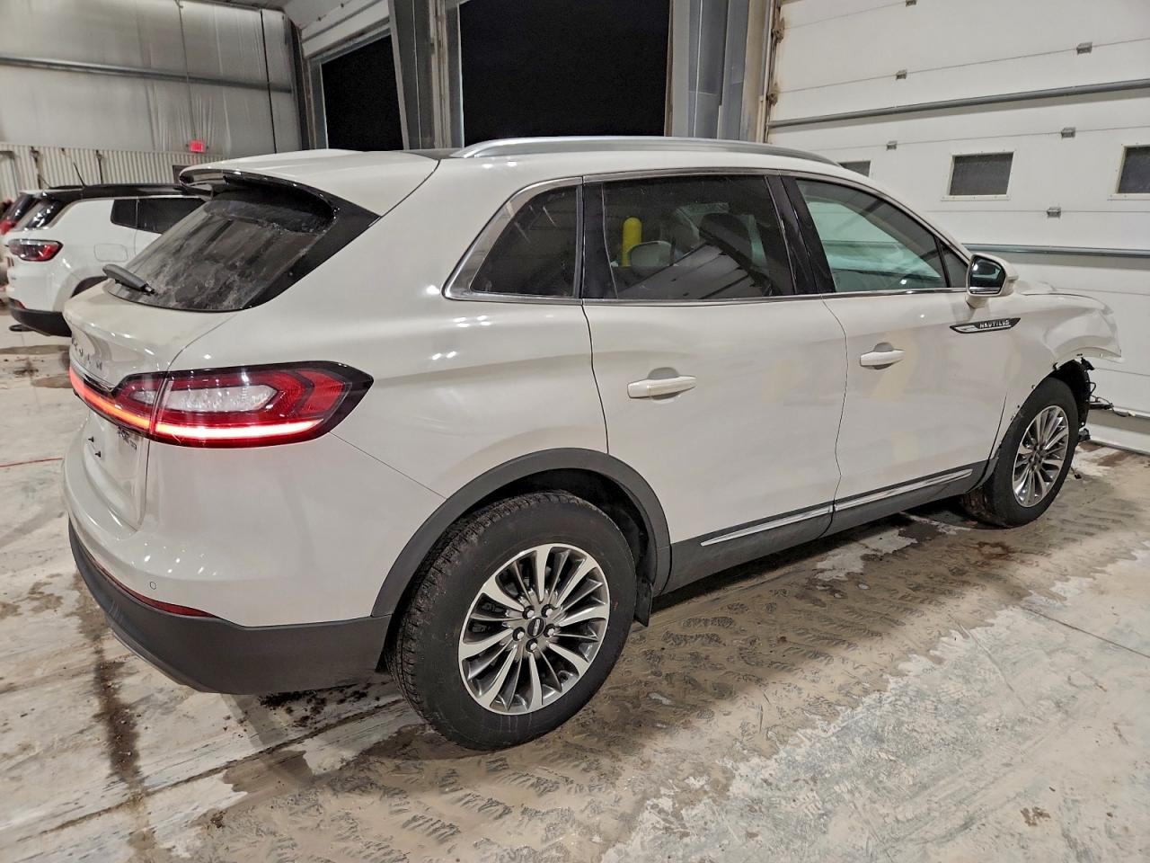 Lincoln Nautilus Select Image 2