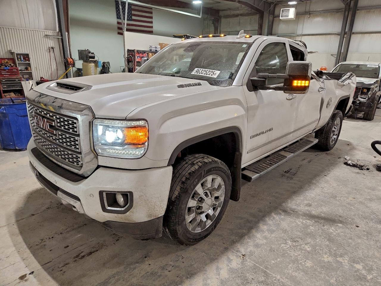 GMC Sierra K2500 Denali Image 1