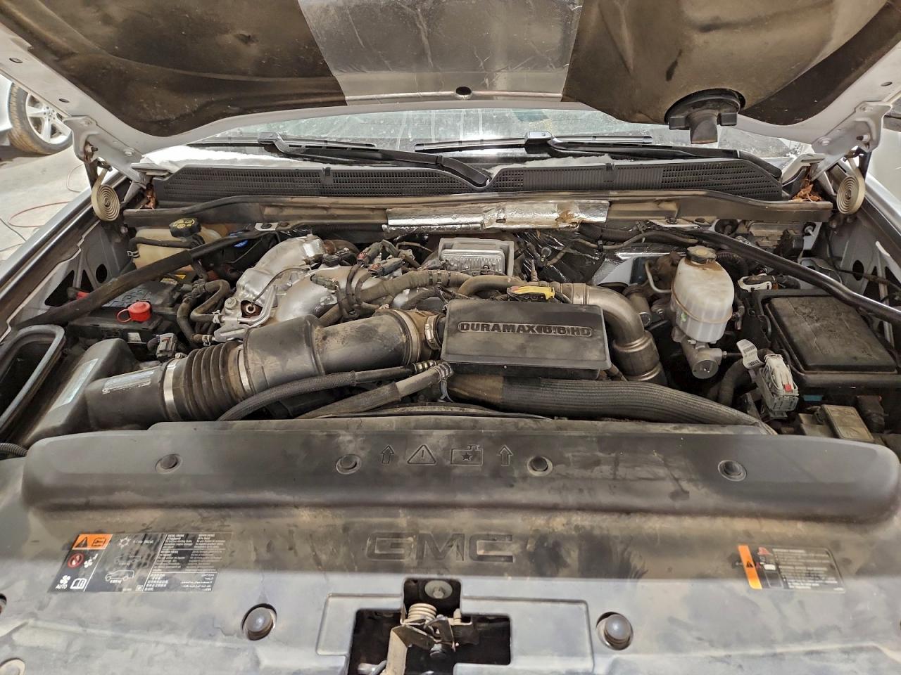 GMC Sierra K2500 Denali Image 4