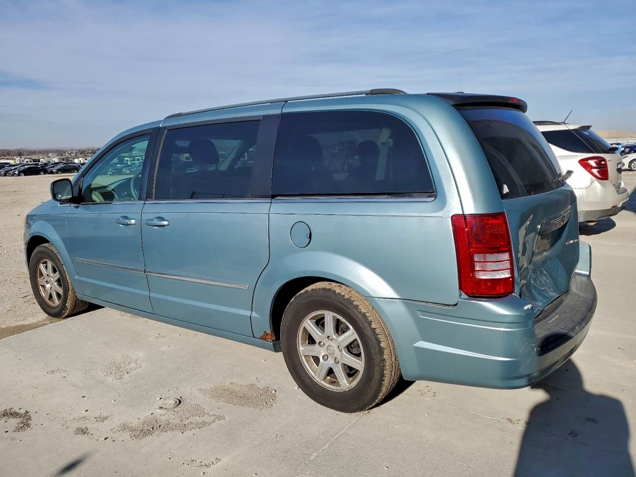 Chrysler Minivan Touring Image 11