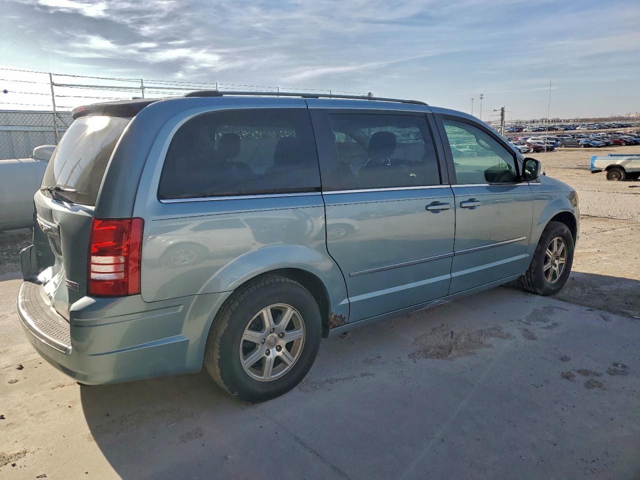 Chrysler Minivan Touring Image 10