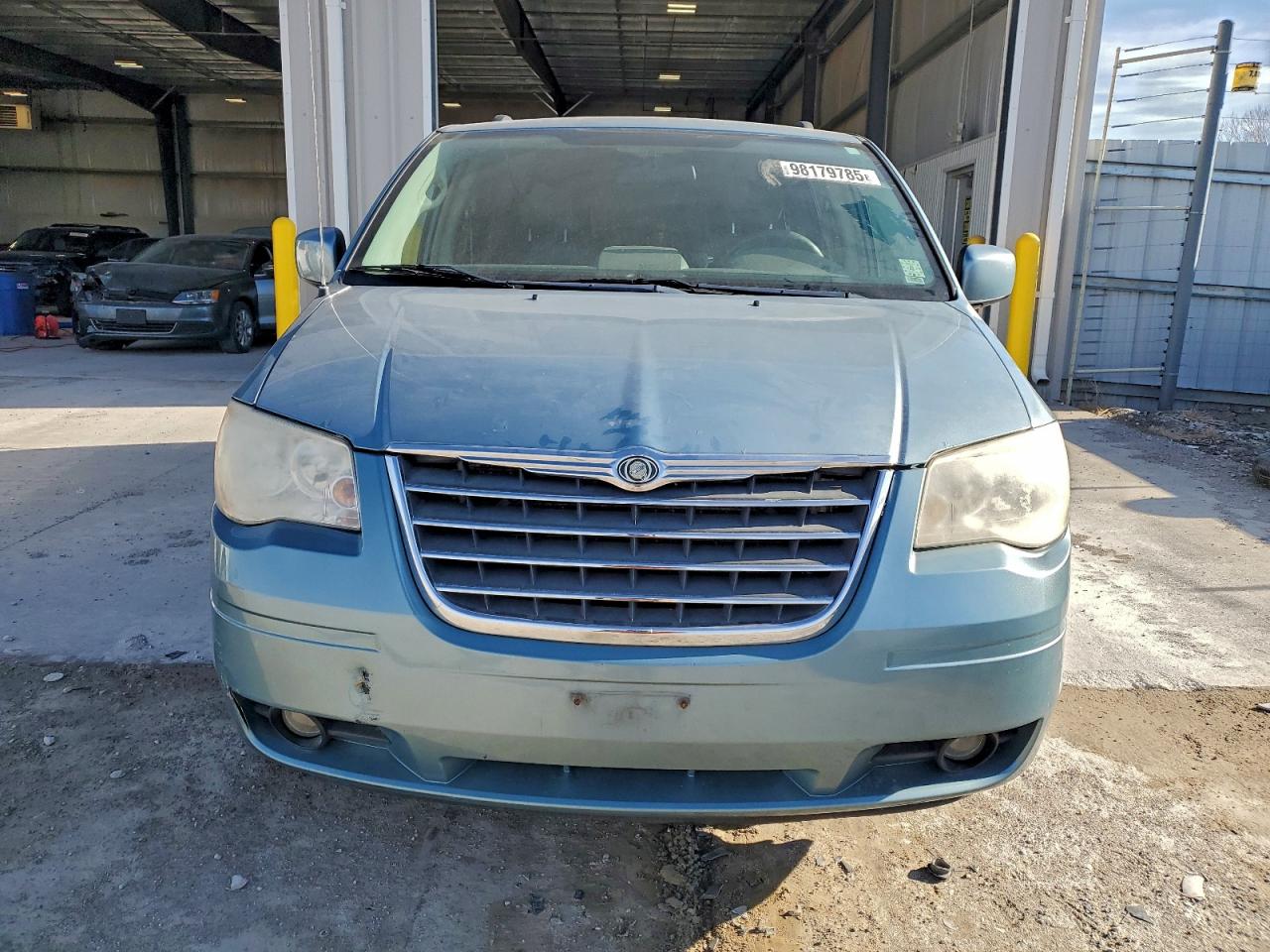 Chrysler Minivan Touring Image 13