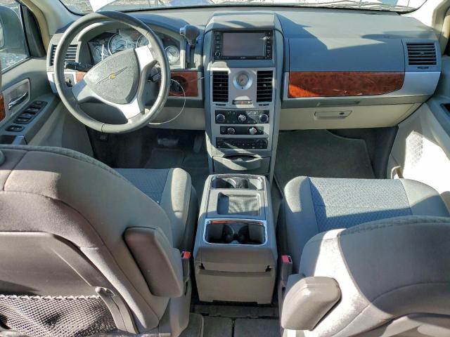 Chrysler Minivan Touring Image 9