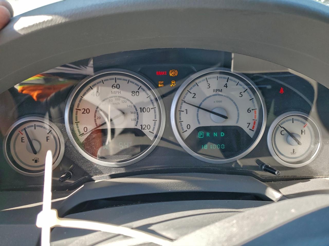 Chrysler Minivan Touring Image 12