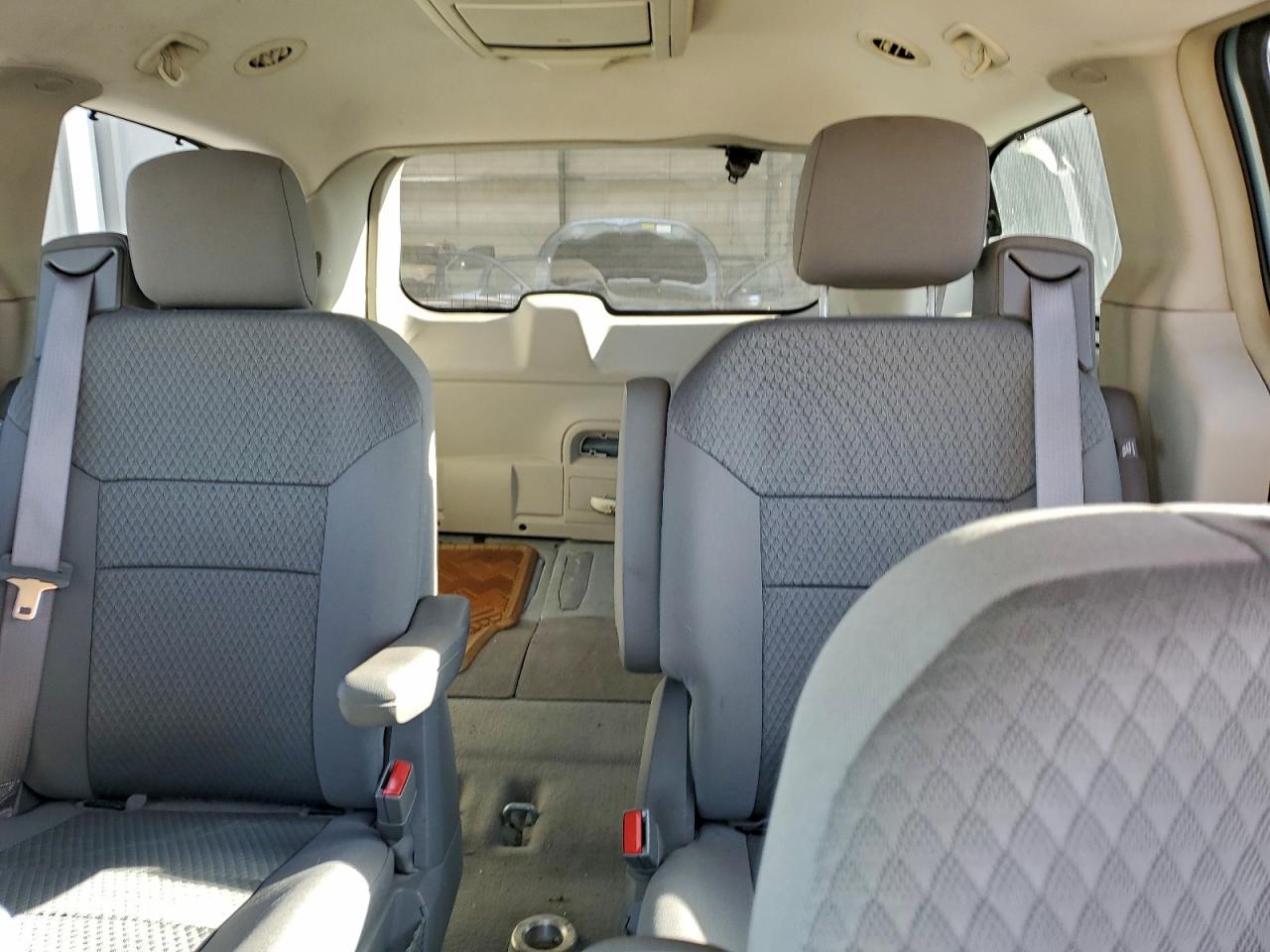 Chrysler Minivan Touring Image 7